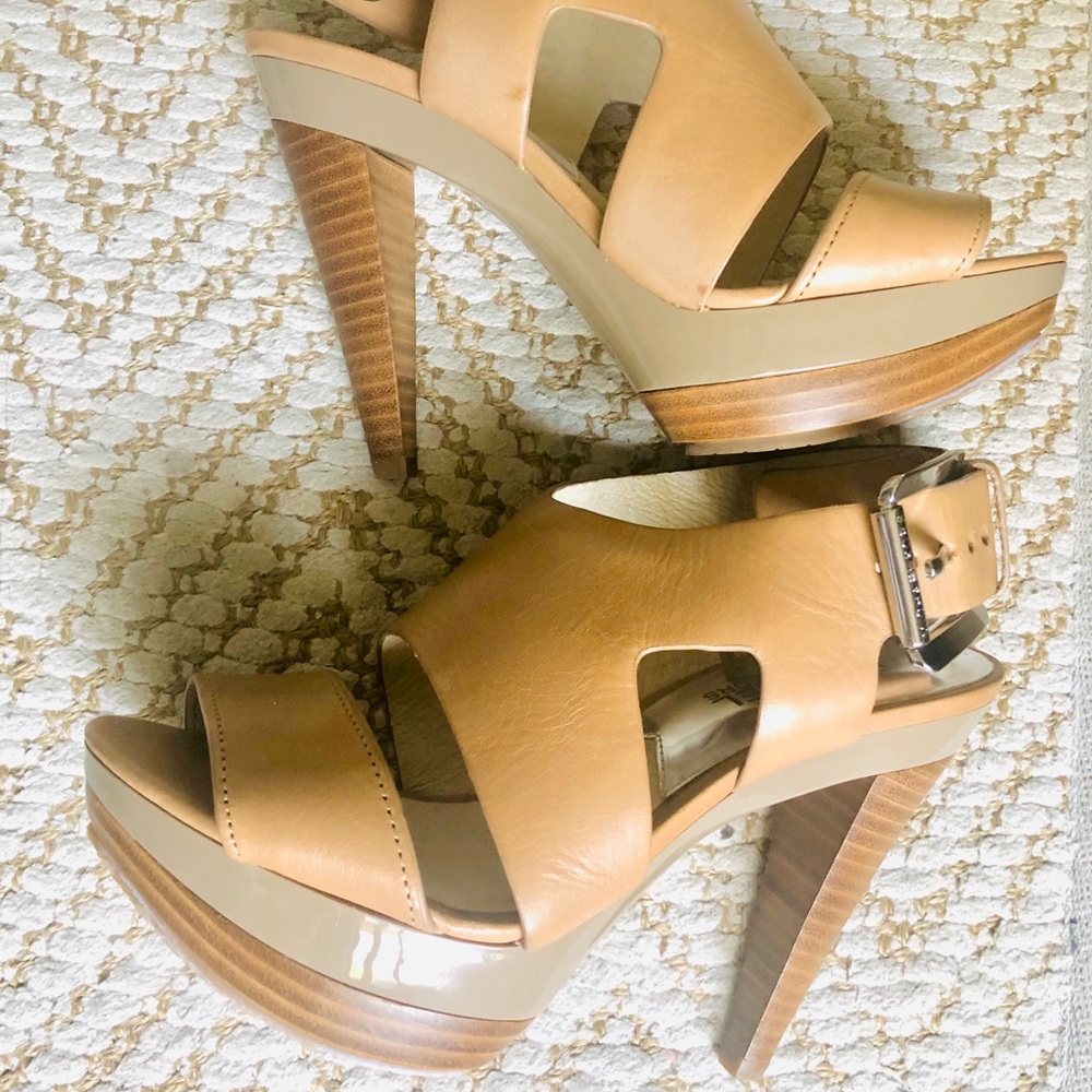 Michael Kors Carla Leather Platform Tan - Picture 3 of 5